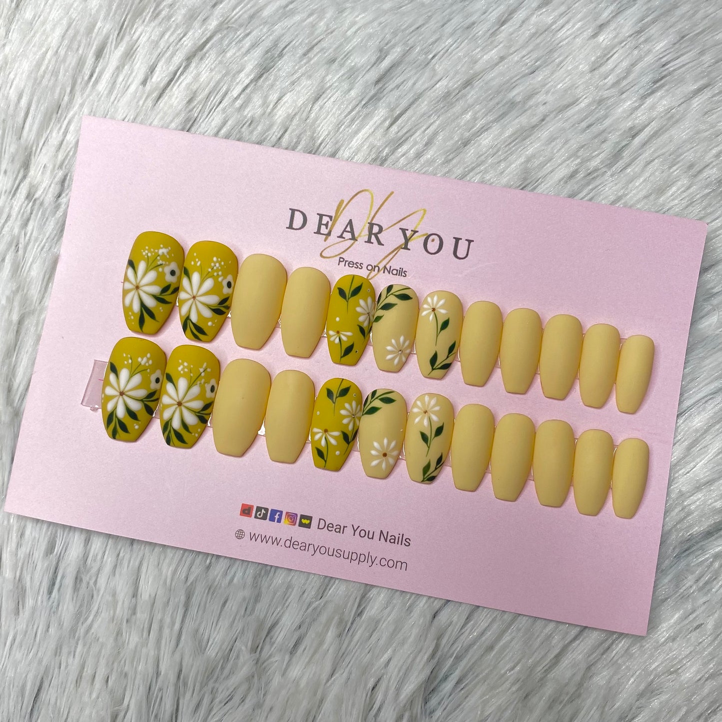 Green Matte Floral Nail Set 24pcs (Short Coffin)
