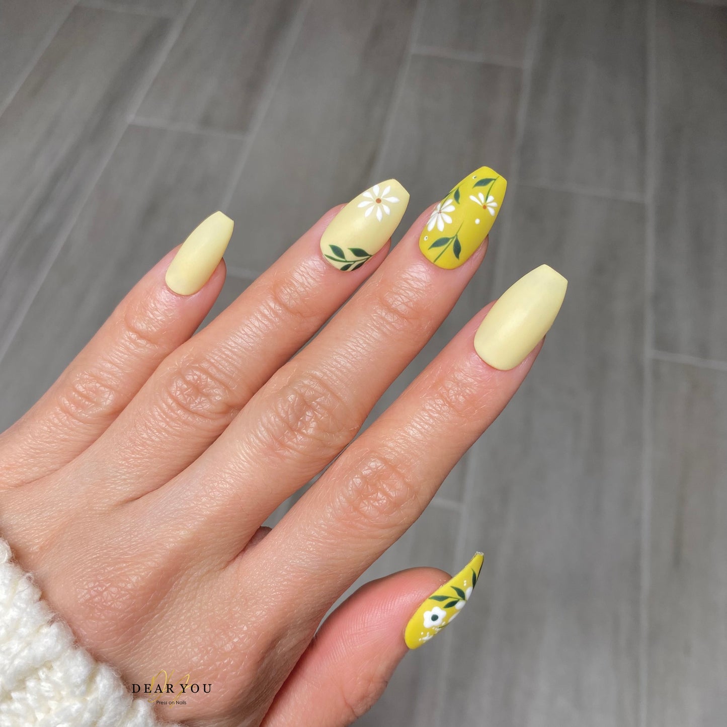 Green Matte Floral Nail Set 24pcs (Short Coffin)
