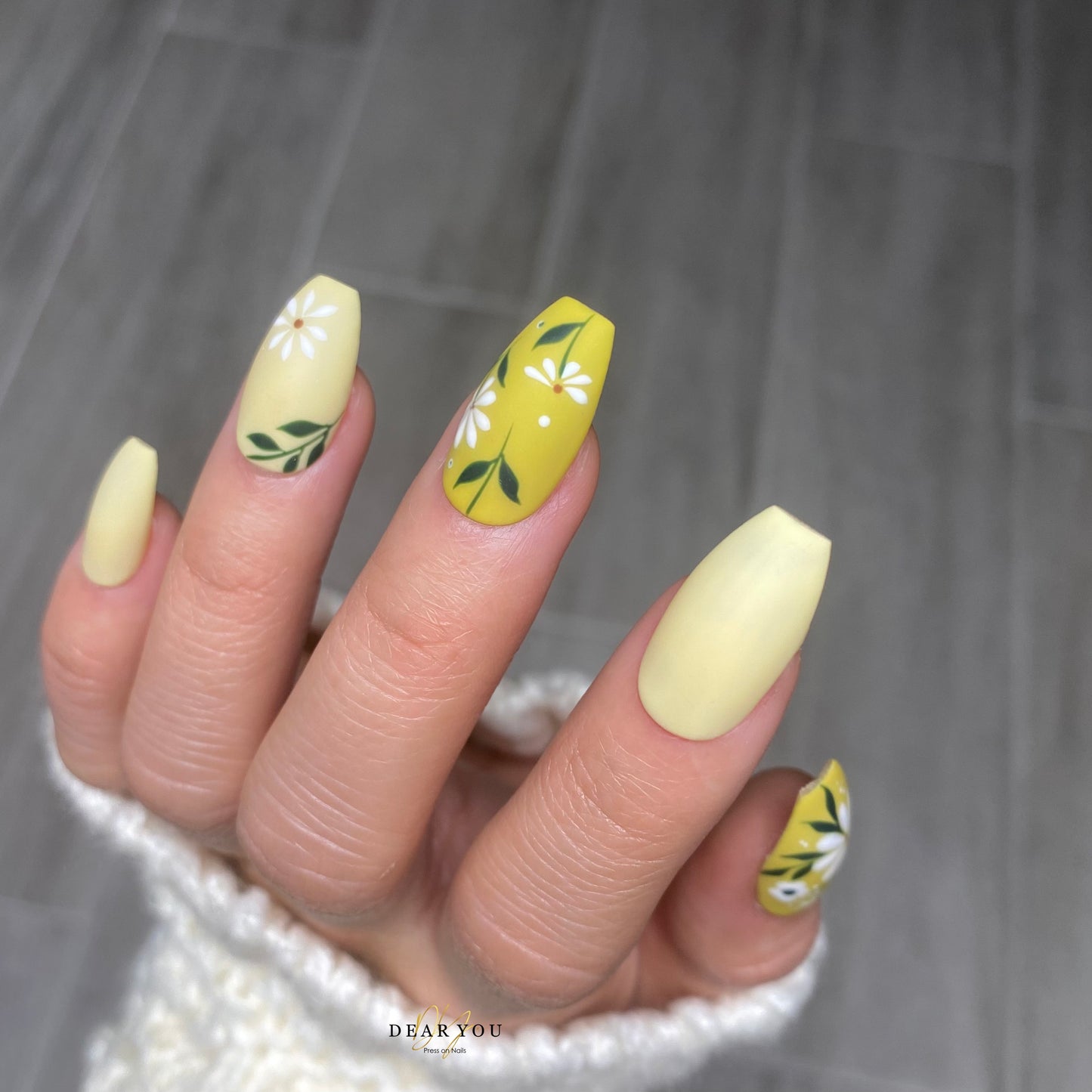 Green Matte Floral Nail Set 24pcs (Short Coffin)